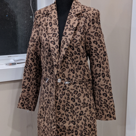 Kendall & Kylie Jackets & Blazers - Kendall & Kylie leopard coat